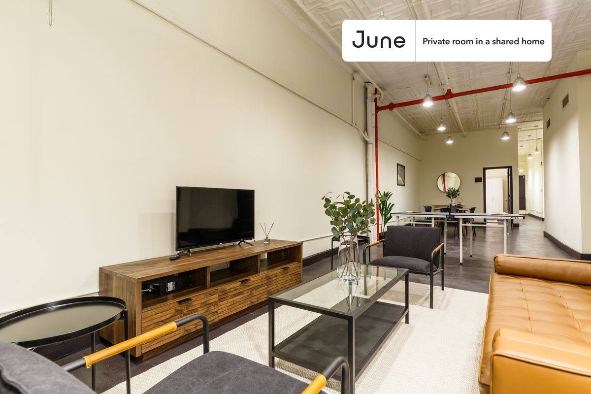 Apartment for rent at 131 W 14th St E, New York, NY 10011