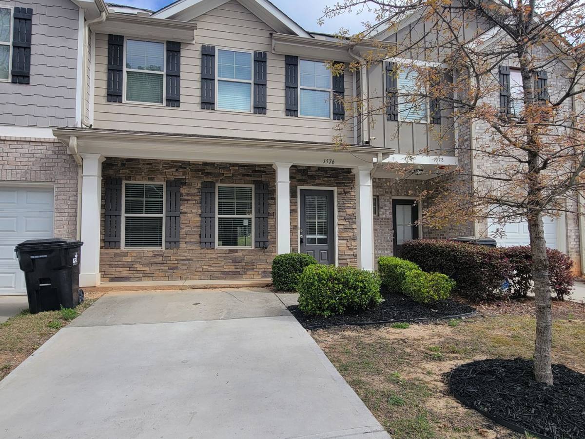 Apartment for rent at 1576 Iris Walk, Jonesboro, GA 30238