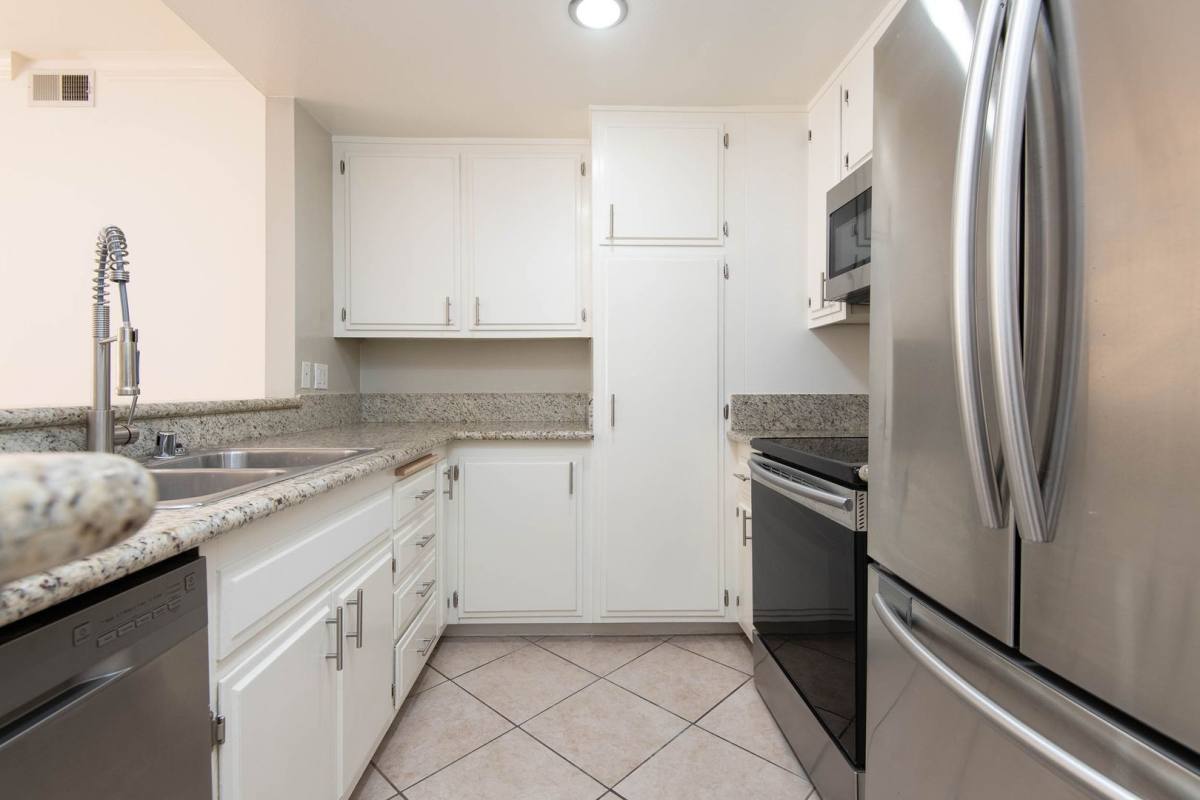 Apartment for rent at 11757 Kiowa Ave, Los Angeles, CA 90049
