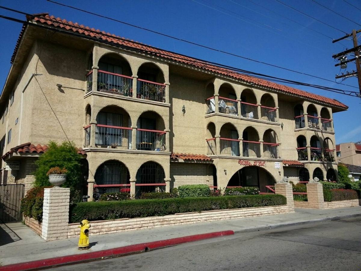 Apartment for rent at 13701 Yukon Ave, Hawthorne, CA 90250
