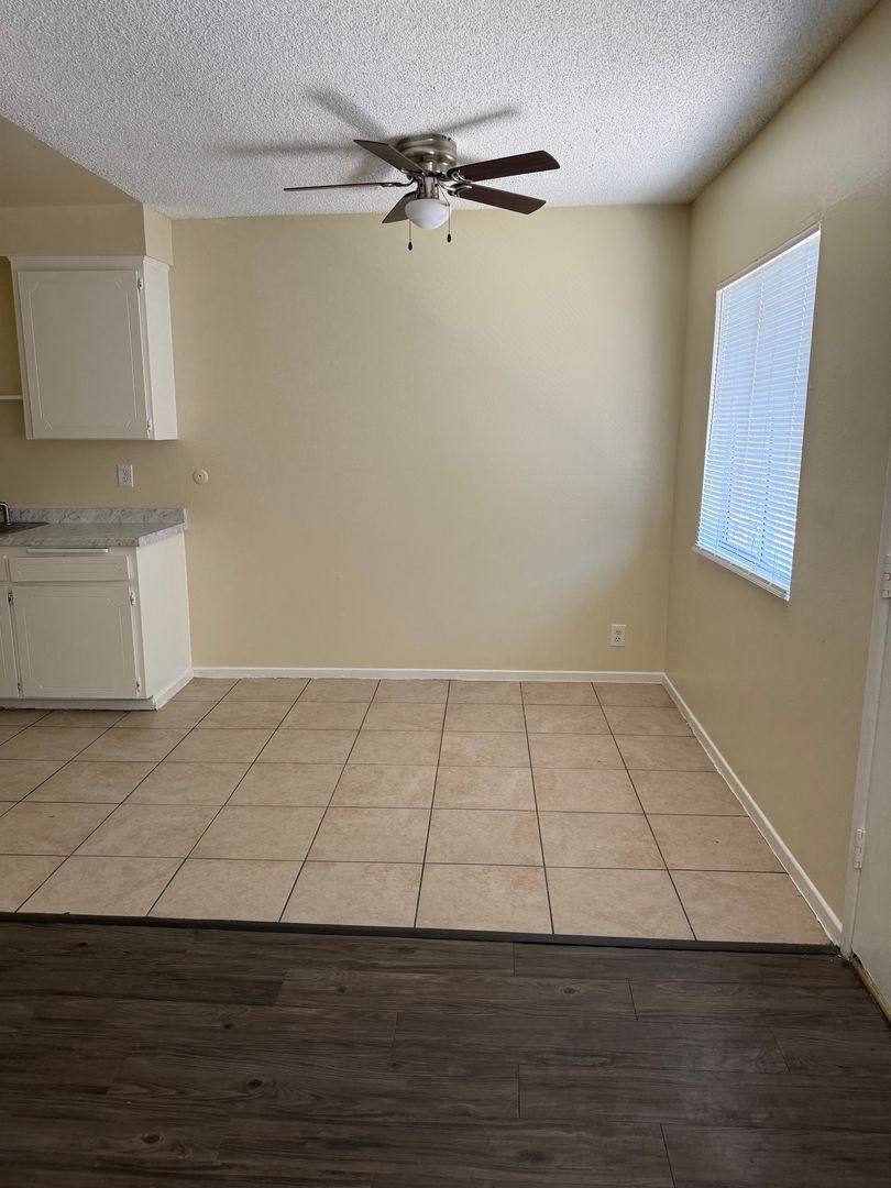 Apartment for rent at 13701 Yukon Ave, Hawthorne, CA 90250