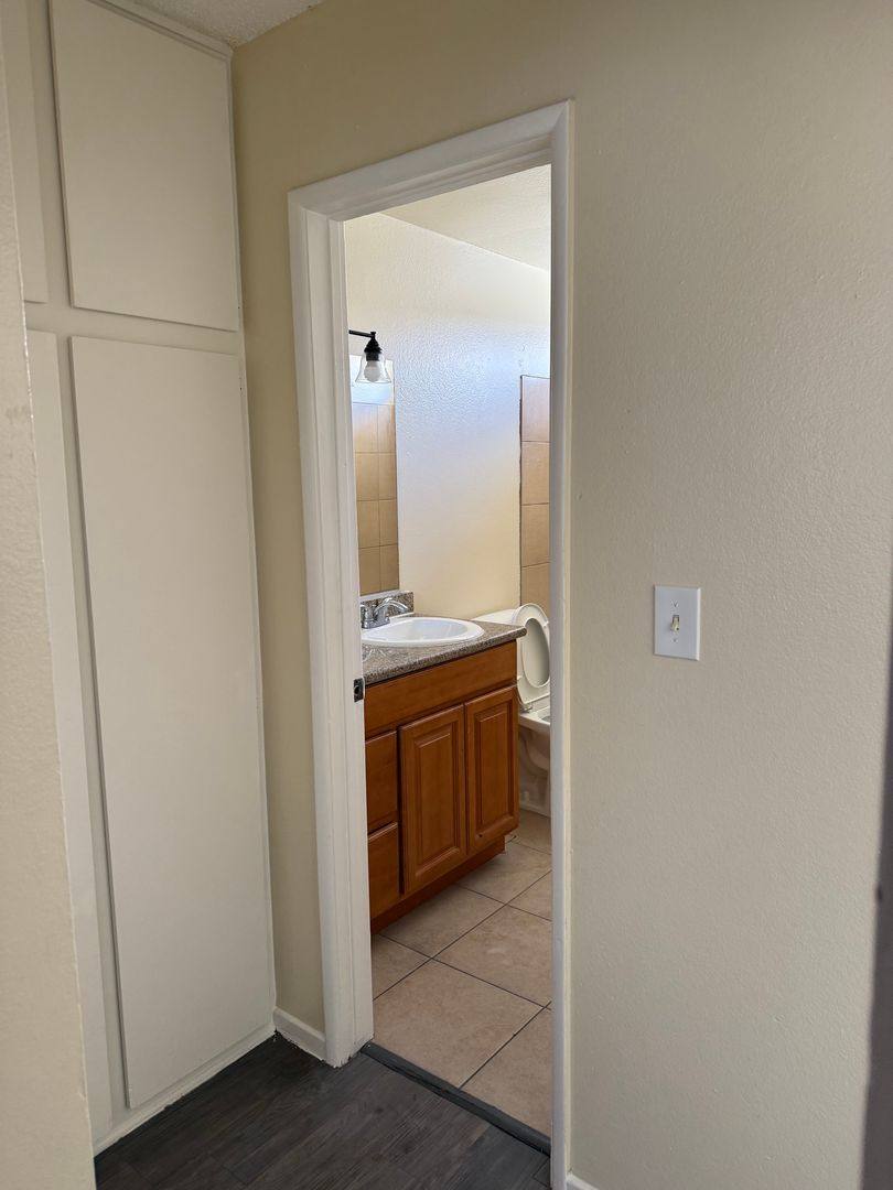 Apartment for rent at 13701 Yukon Ave, Hawthorne, CA 90250