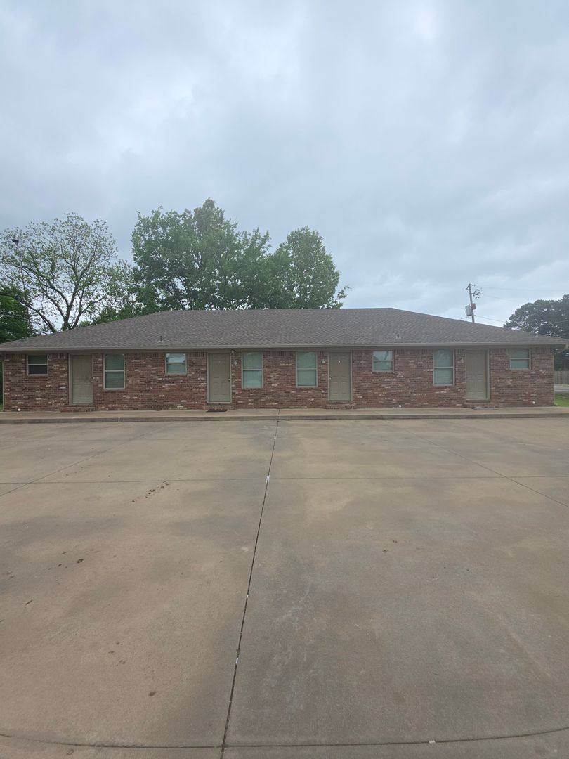Apartment for rent at 808 S Knoxville Ave, Russellville, AR 72801