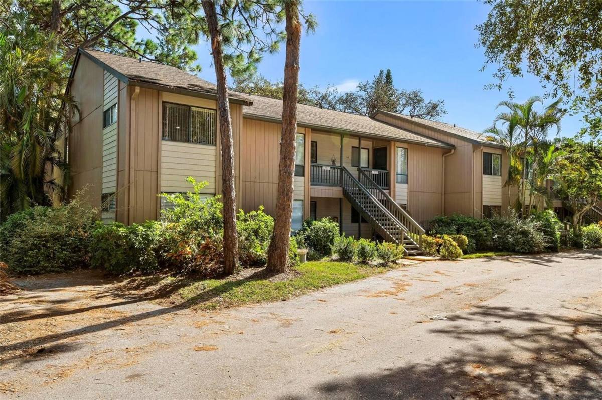 Condo for rent at 1707 Pelican Cove Rd, Sarasota, FL 34231