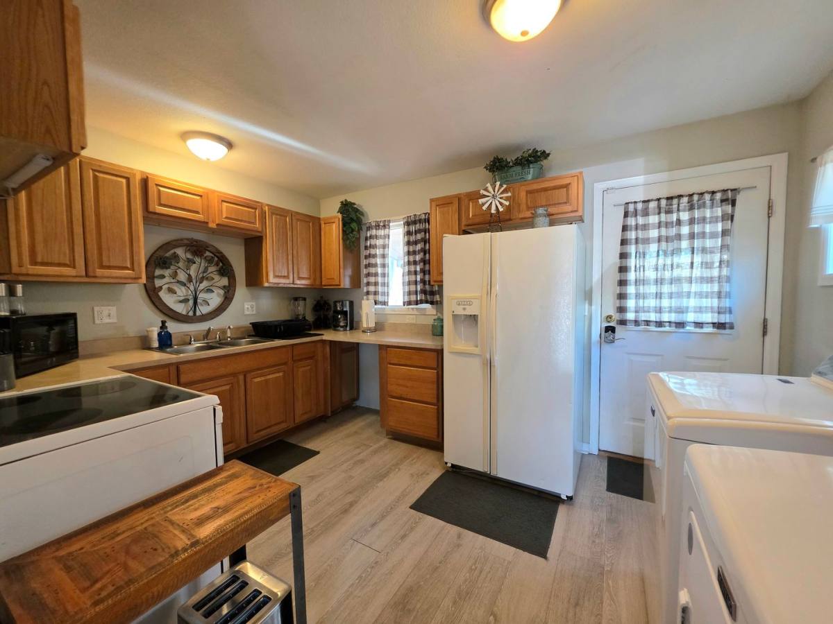House for rent at 1234 Pine St, Pueblo, CO 81004