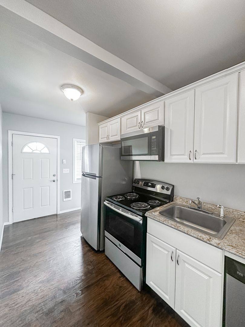 Apartment for rent at 2007 Carleton Way NE, Salem, OR 97301