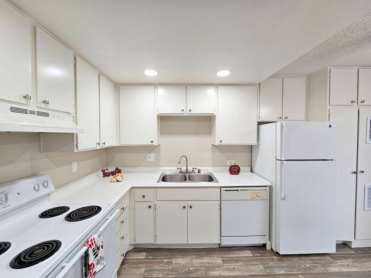 Townhouse for rent at 8031 Winter Gardens Blvd, El Cajon, CA 92021