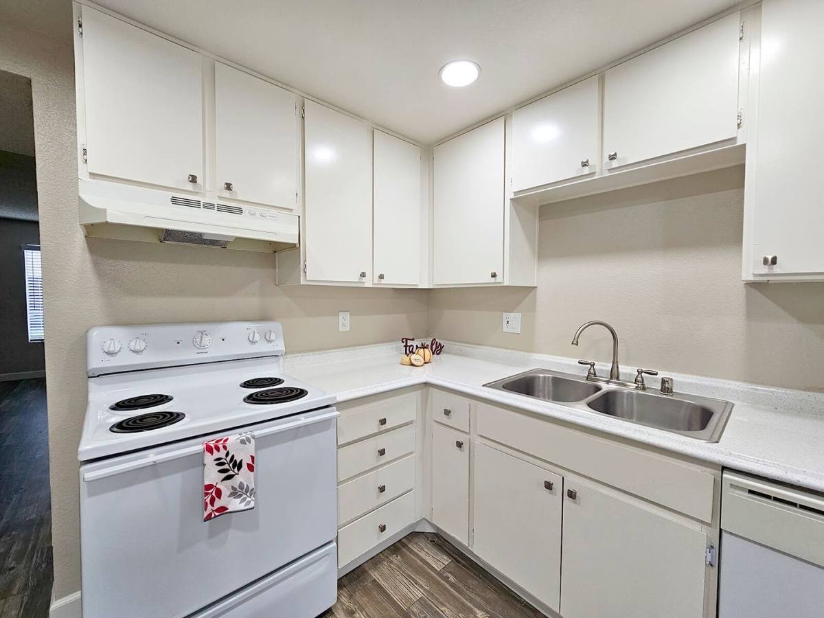 Townhouse for rent at 8031 Winter Gardens Blvd, El Cajon, CA 92021