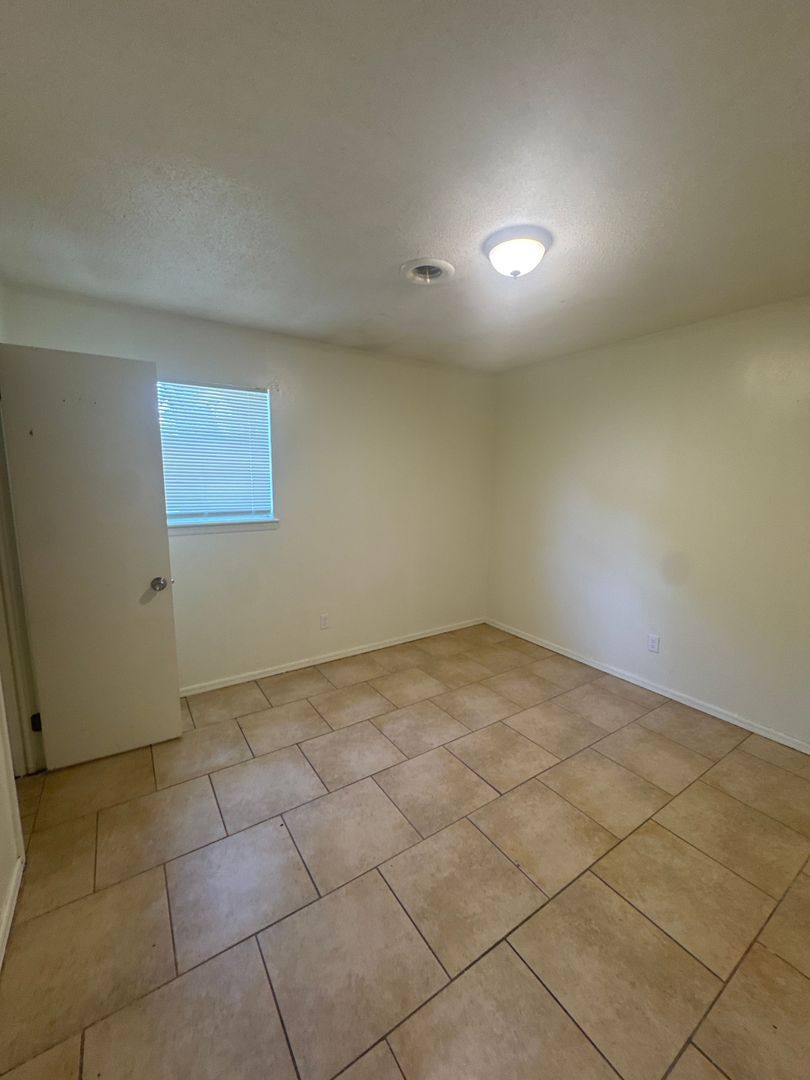Apartment for rent at 3014 3016 S, Fort Smith, AR 72903
