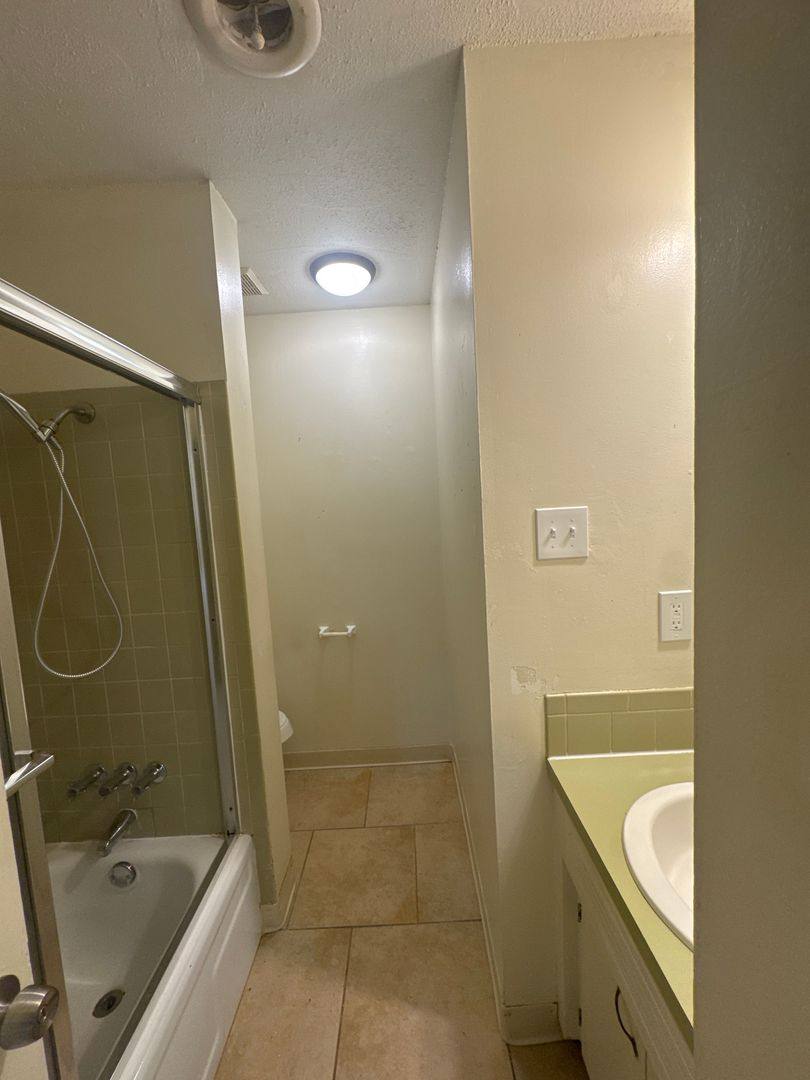 Apartment for rent at 3014 3016 S, Fort Smith, AR 72903