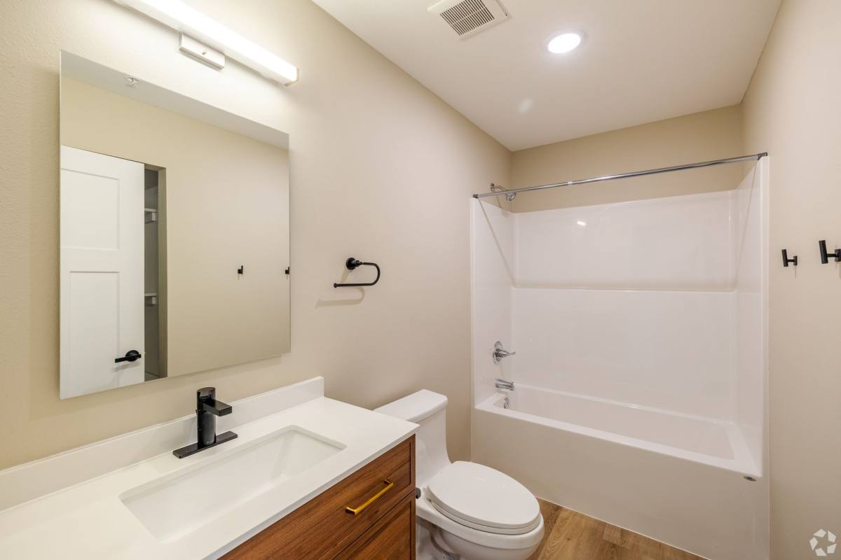 Townhouse for rent at 1800 Indian Hills, Sioux City, IA 51104