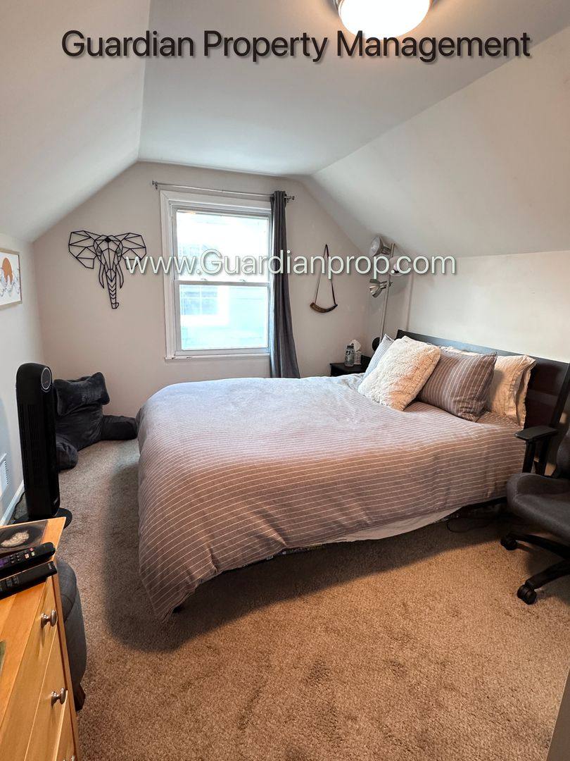 House for rent at 2700 Florida Ave S, Minneapolis, MN 55426