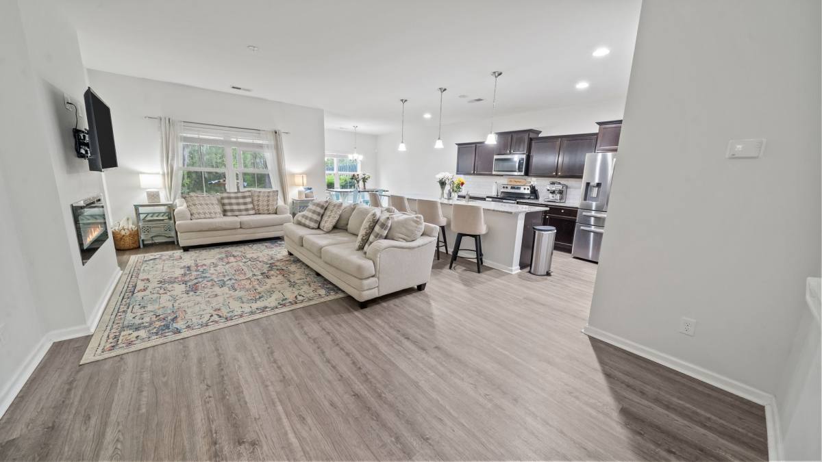 Townhouse for rent at 81 Bellasera Way, Richmond Hill, GA 31324