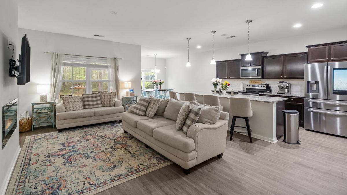 Townhouse for rent at 81 Bellasera Way, Richmond Hill, GA 31324