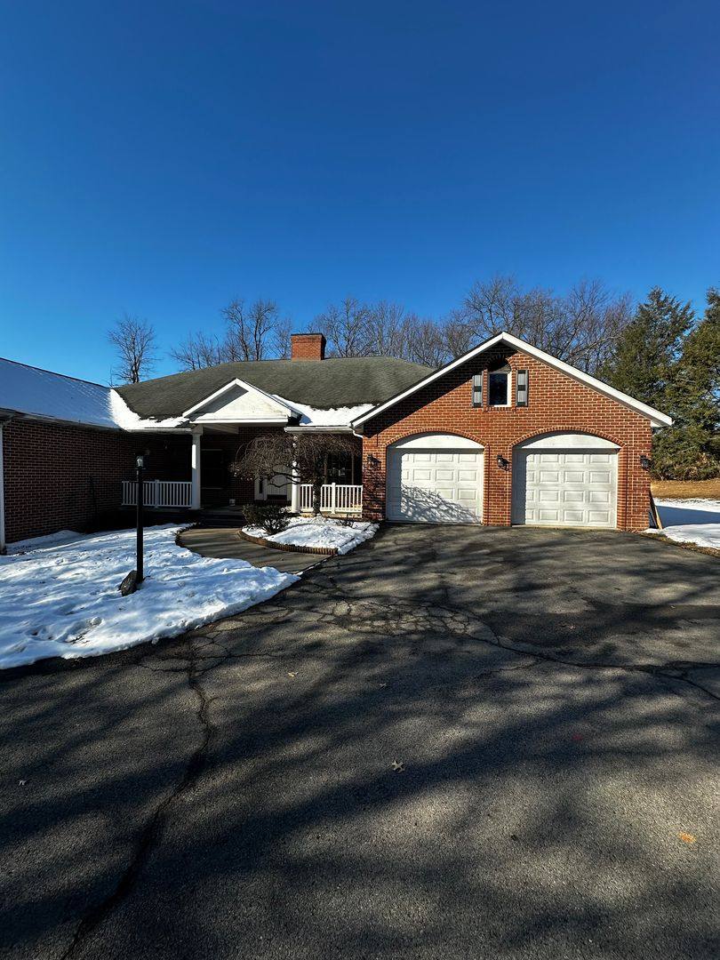Townhouse for rent at 1250-1254 Evans City Rd, Evans City, PA 16033