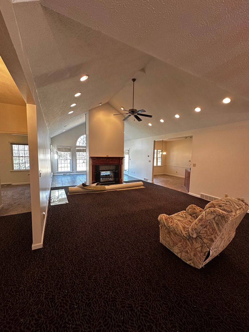 Townhouse for rent at 1250-1254 Evans City Rd, Evans City, PA 16033