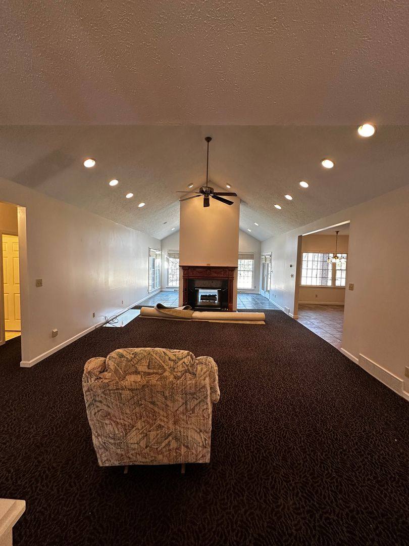 Townhouse for rent at 1250-1254 Evans City Rd, Evans City, PA 16033