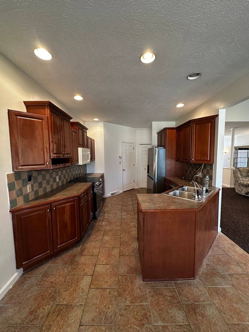 Townhouse for rent at 1250-1254 Evans City Rd, Evans City, PA 16033