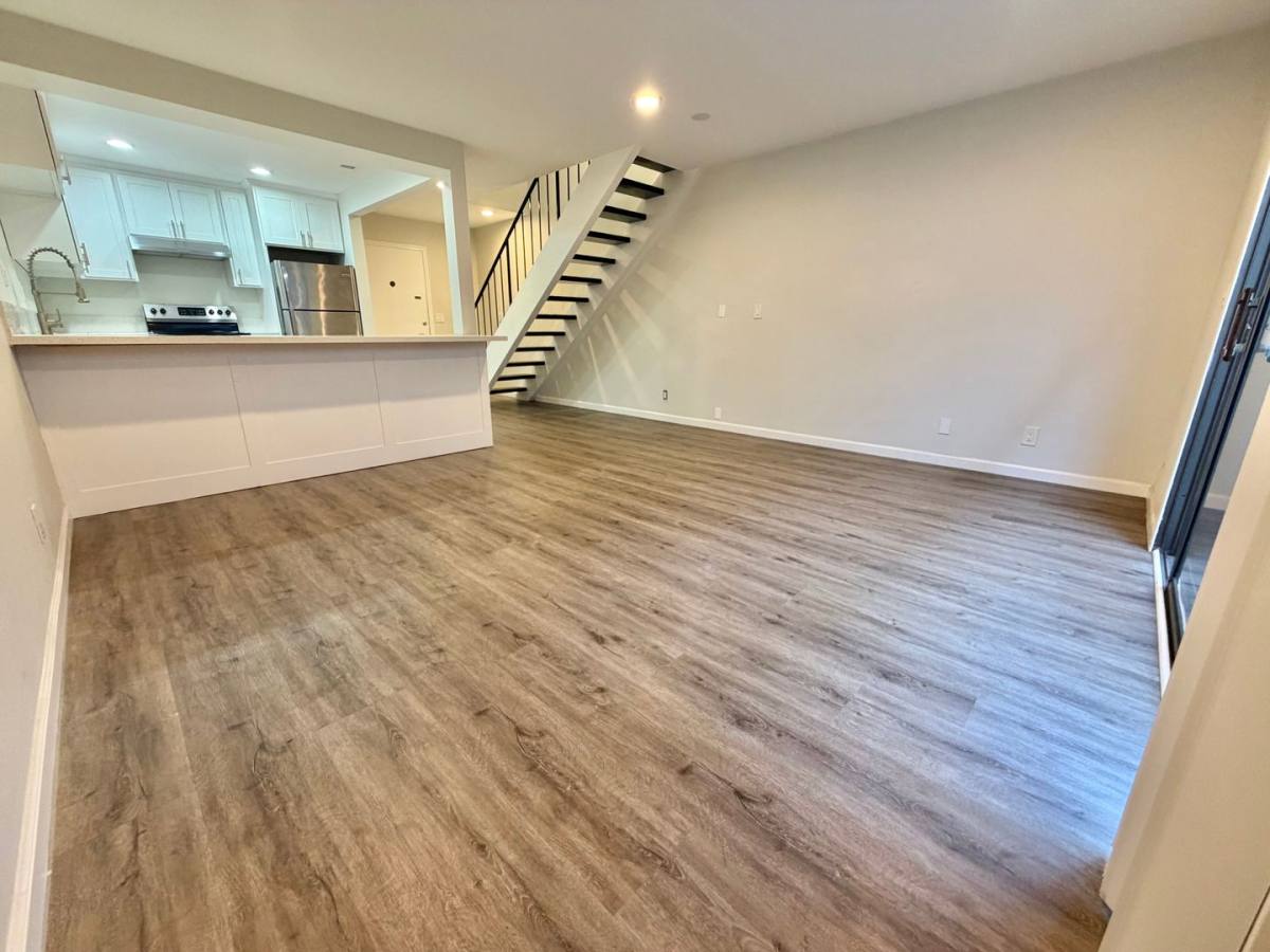 Townhouse for rent at 1436 12th St, Manhattan Beach, CA 90266