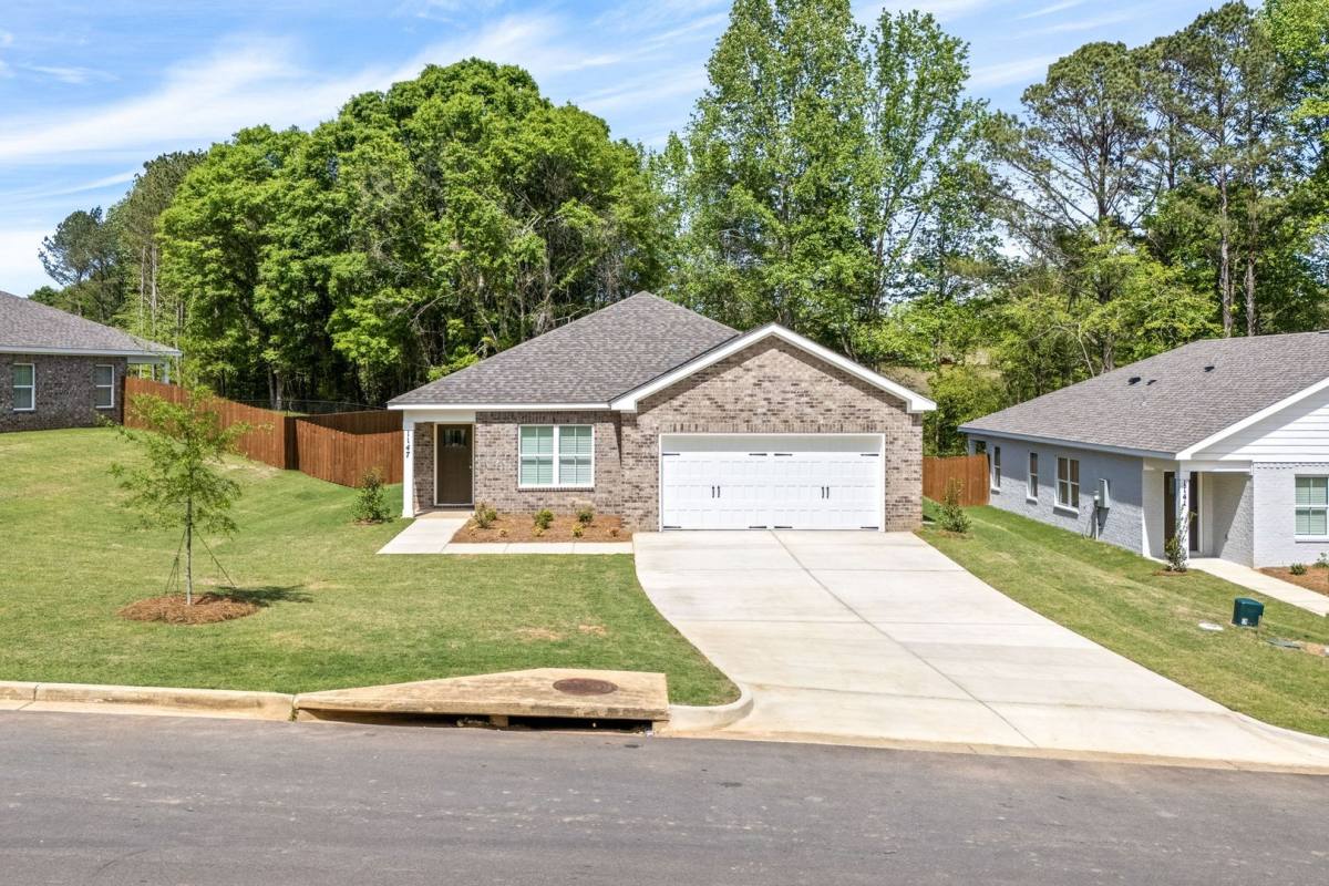 House for rent at 1147 Douglas St, Opelika, AL 36801