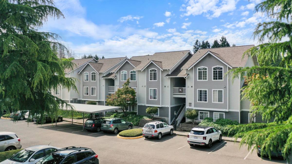 Apartment for rent at 608 39th Ave SW, Puyallup, WA 98373