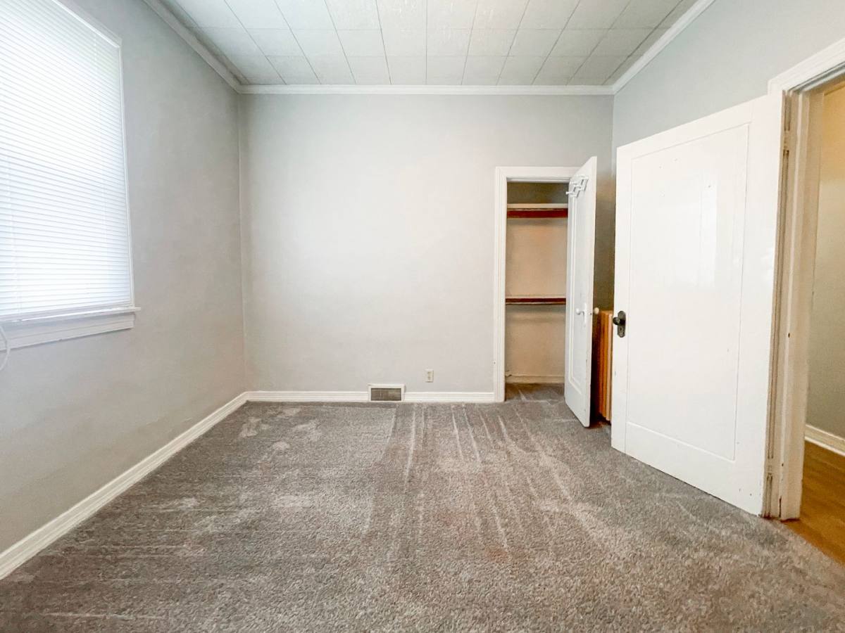 Apartment for rent at 805 W University Ave, Muncie, IN 47303