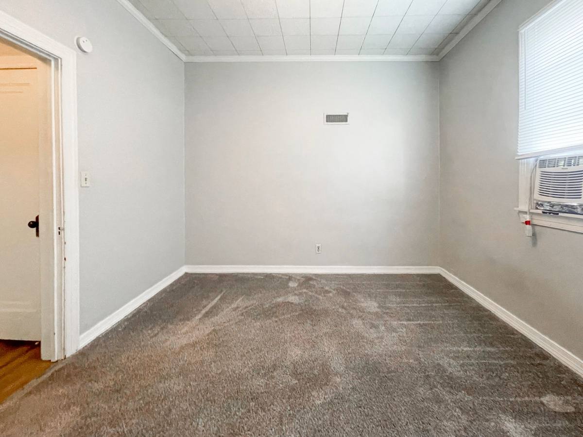 Apartment for rent at 805 W University Ave, Muncie, IN 47303