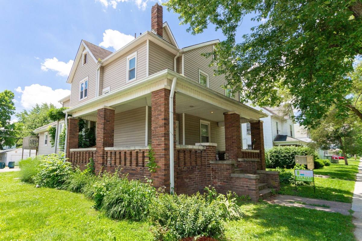 Apartment for rent at 805 W University Ave, Muncie, IN 47303