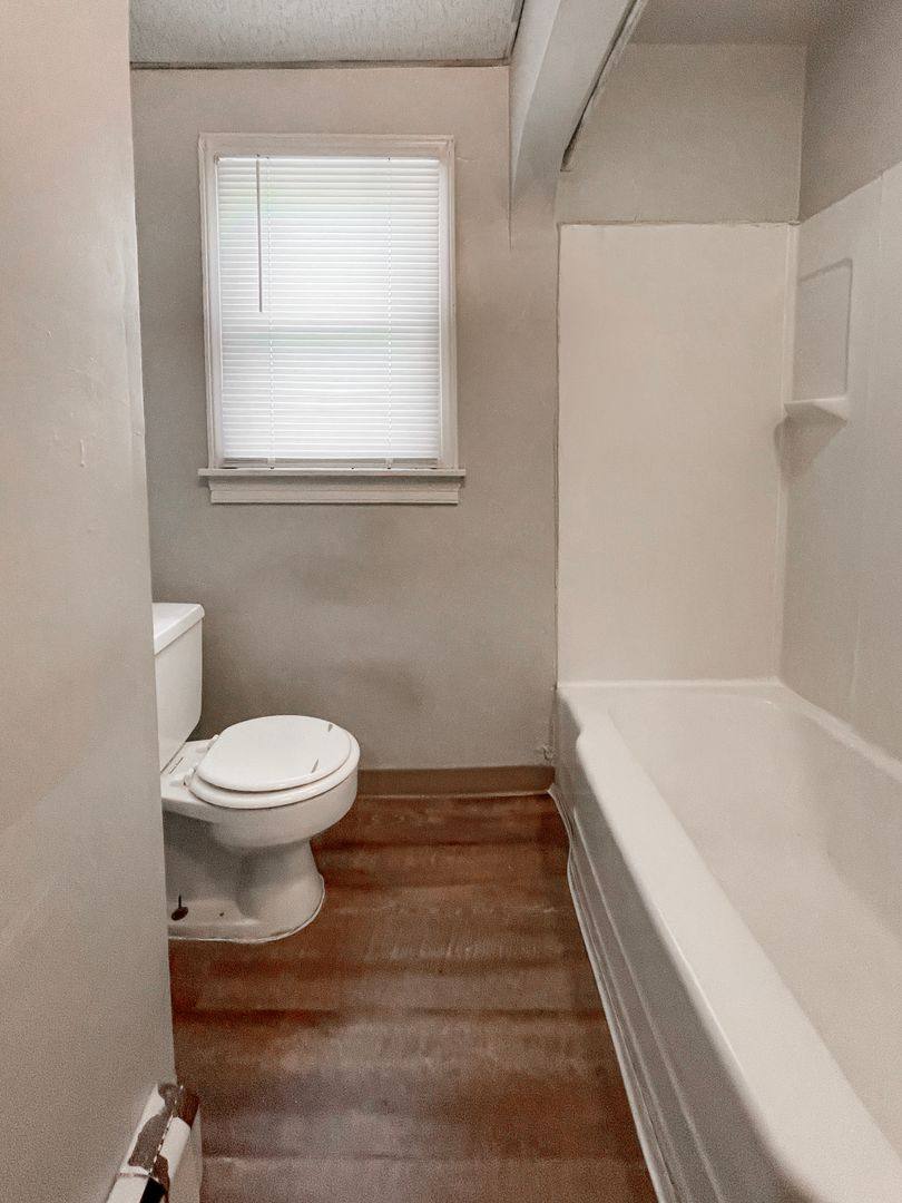 Apartment for rent at 805 W University Ave, Muncie, IN 47303