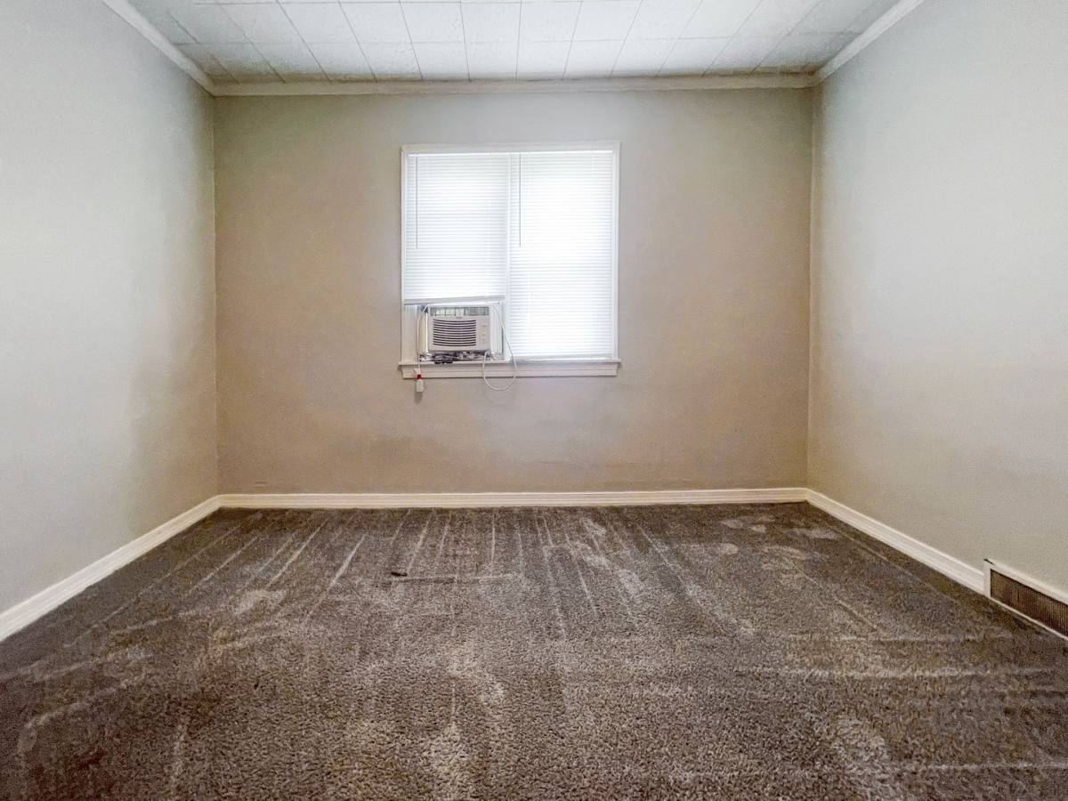 Apartment for rent at 805 W University Ave, Muncie, IN 47303