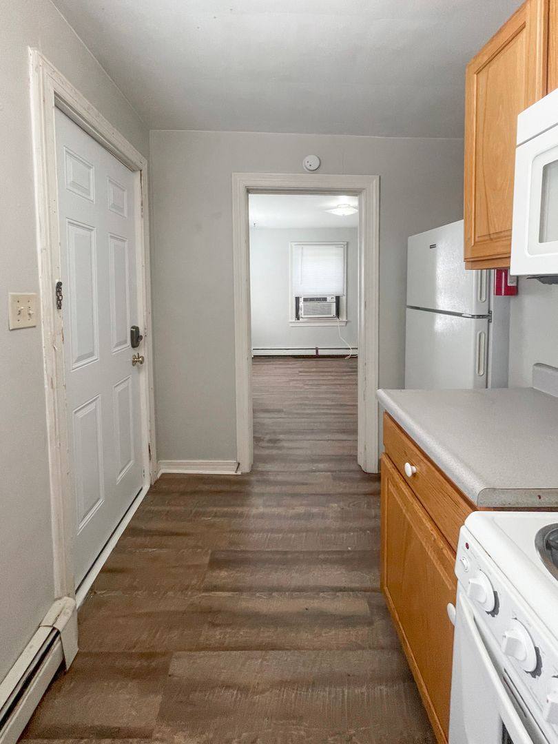 Apartment for rent at 805 W University Ave, Muncie, IN 47303