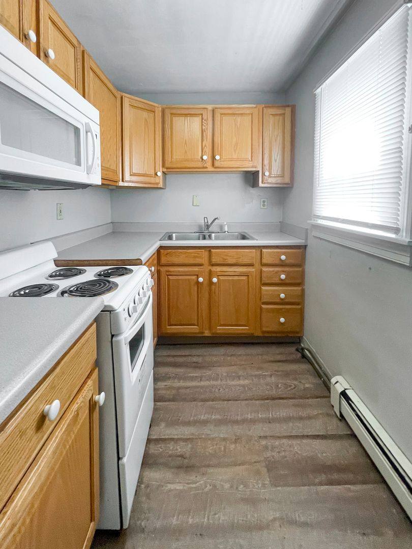 Apartment for rent at 805 W University Ave, Muncie, IN 47303