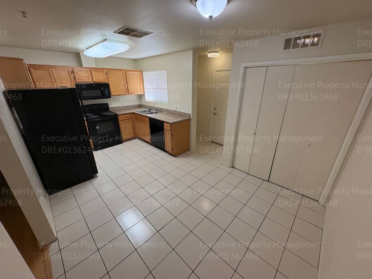 Townhouse for rent at 600 Hosking Ave Bldg #39, Bakersfield, CA 93307