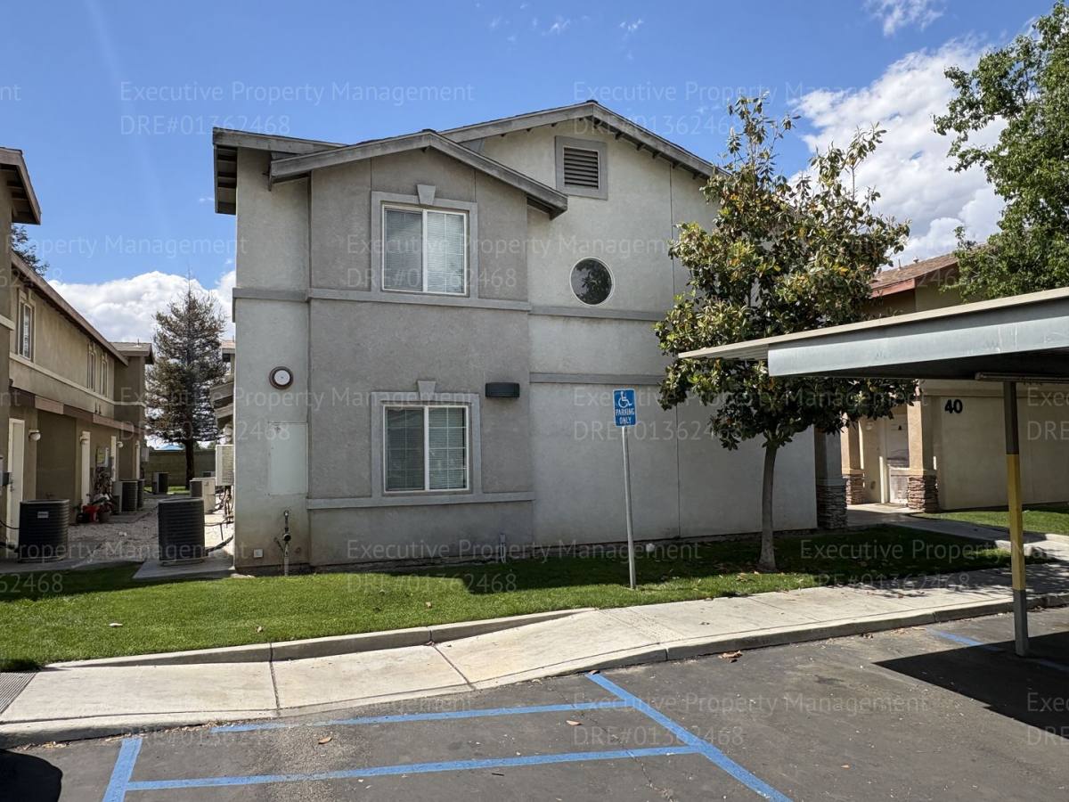 Townhouse for rent at 600 Hosking Ave Bldg #39, Bakersfield, CA 93307