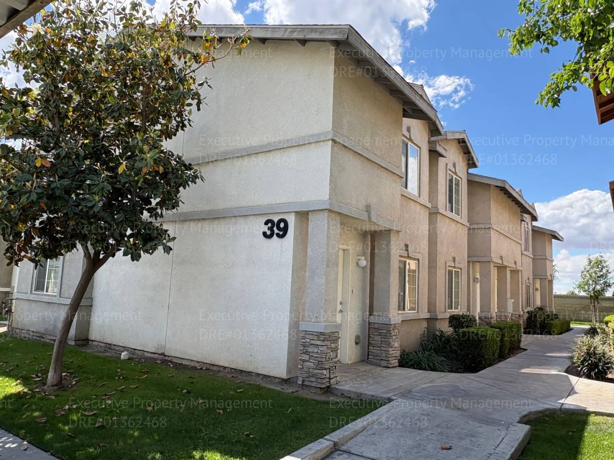 Townhouse for rent at 600 Hosking Ave Bldg #39, Bakersfield, CA 93307