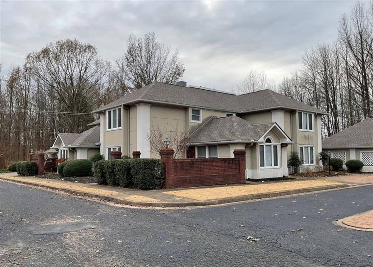 Townhouse for rent at 100-105 Regency Park Dr, Martin, TN 38237