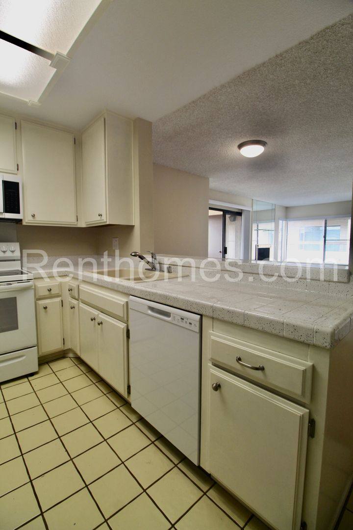 Condo for rent at 6747-132 Friars Rd, San Diego, CA 92108