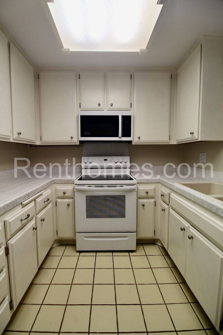 Condo for rent at 6747-132 Friars Rd, San Diego, CA 92108