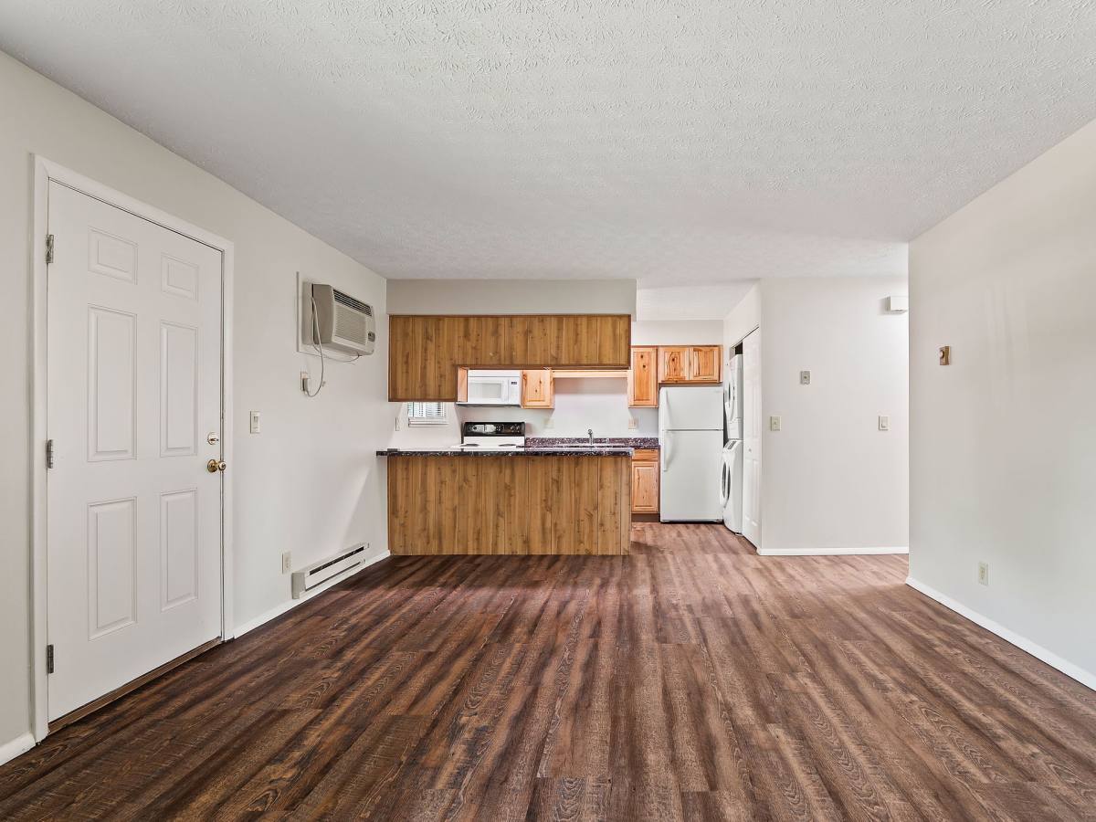 Apartment for rent at 105 2nd St SE, Barberton, OH 44203