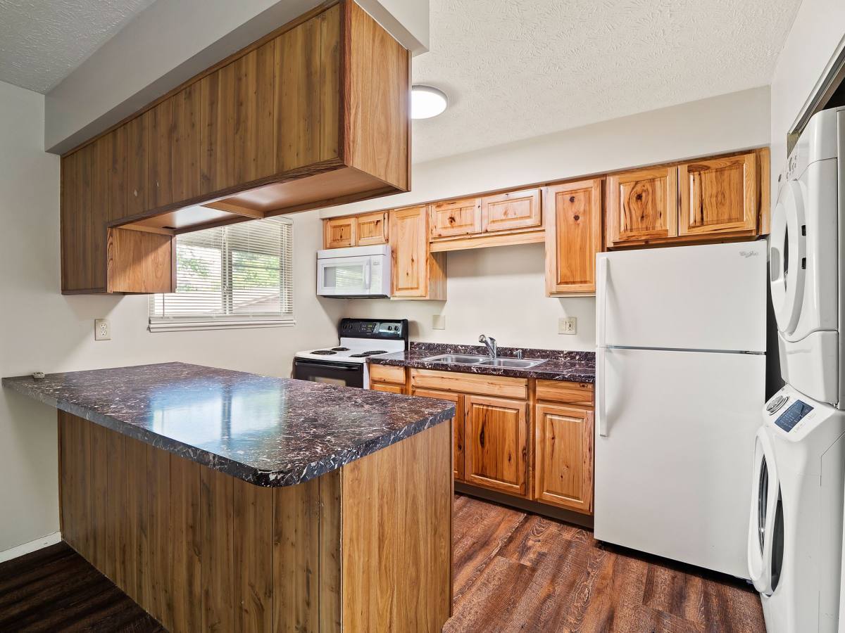 Apartment for rent at 105 2nd St SE, Barberton, OH 44203
