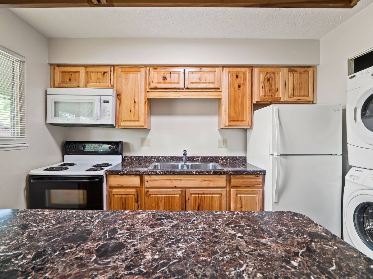 Apartment for rent at 105 2nd St SE, Barberton, OH 44203