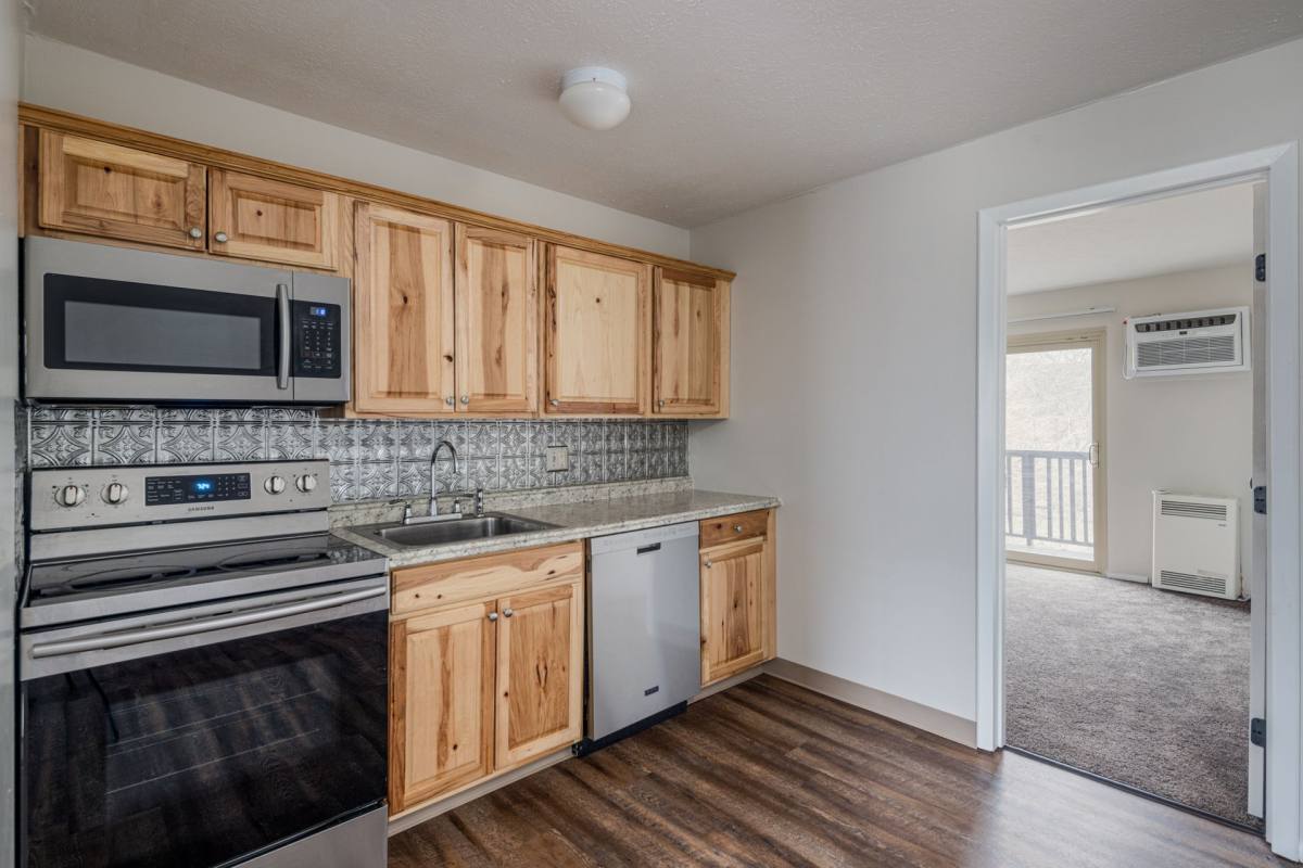 Apartment for rent at 105 2nd St SE, Barberton, OH 44203