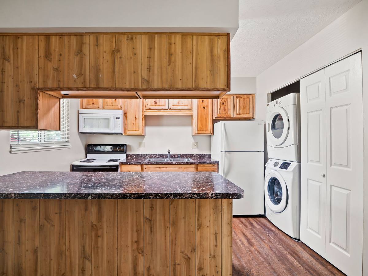 Apartment for rent at 105 2nd St SE, Barberton, OH 44203