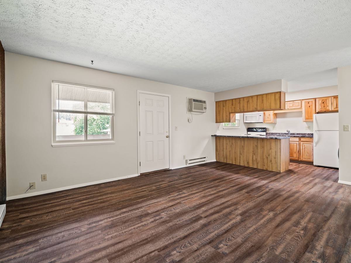 Apartment for rent at 105 2nd St SE, Barberton, OH 44203