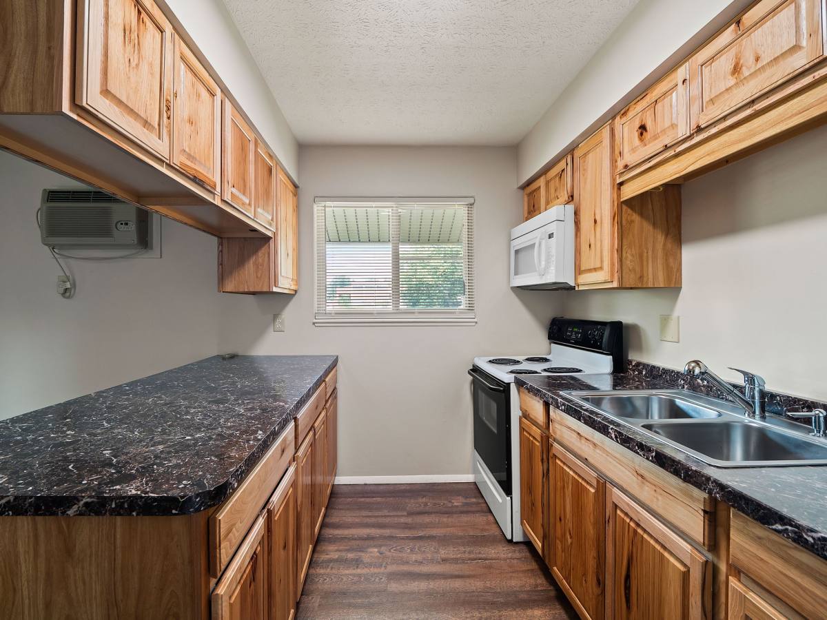 Apartment for rent at 105 2nd St SE, Barberton, OH 44203