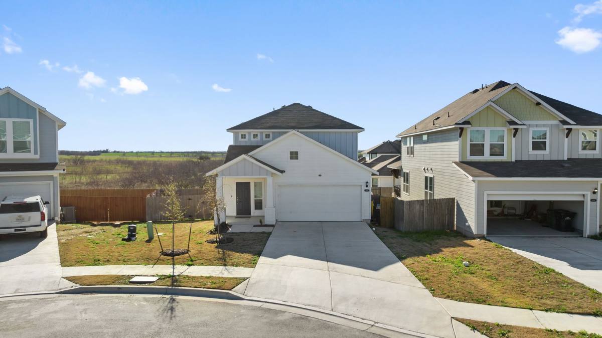 House for rent at 408 Black Opal Dr, Jarrell, TX 76537