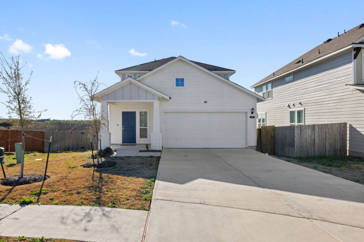 House for rent at 408 Black Opal Dr, Jarrell, TX 76537