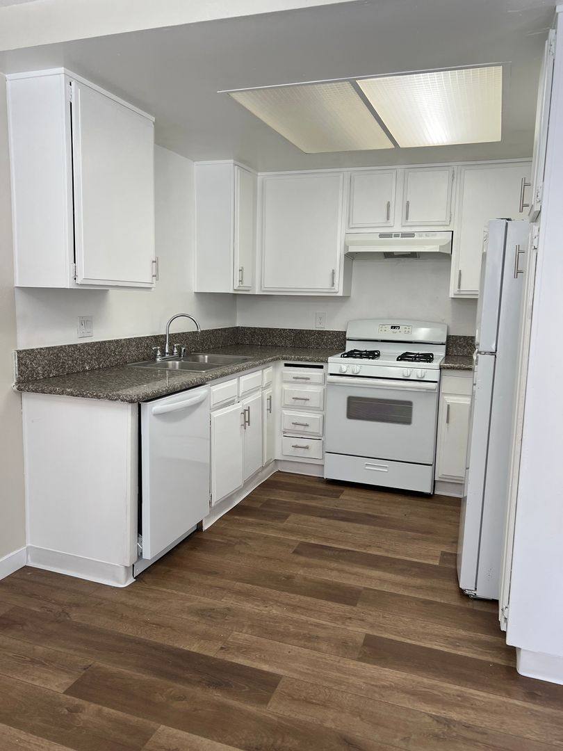 Apartment for rent at 2810 E S St, Long Beach, CA 90805