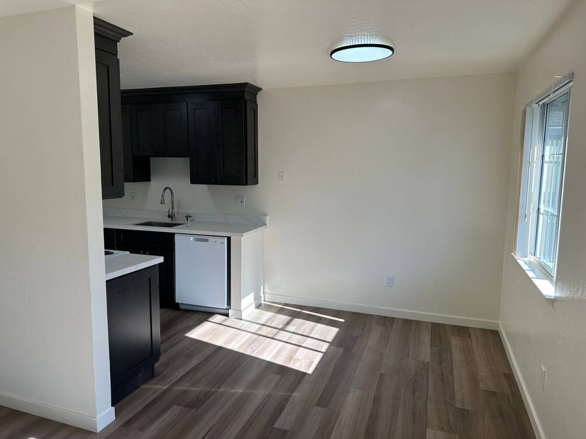Apartment for rent at 300 30th St, Richmond, CA 94804