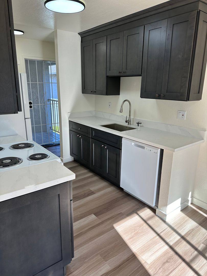 Apartment for rent at 300 30th St, Richmond, CA 94804